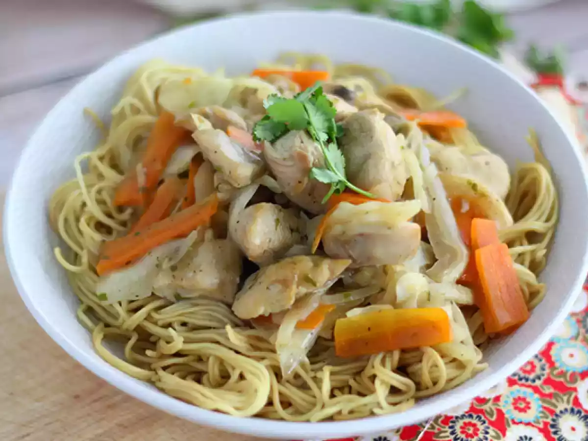Chow mein (chao men), Chinese noedels met kip en groenten - foto 4