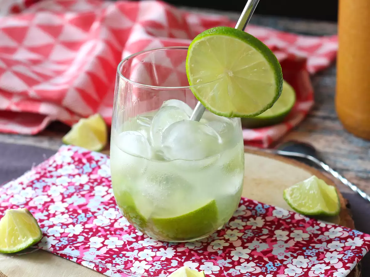 Citroen Caipirinha: het gemakkelijk te maken Braziliaanse drankje zonder cocktailshaker - foto 2