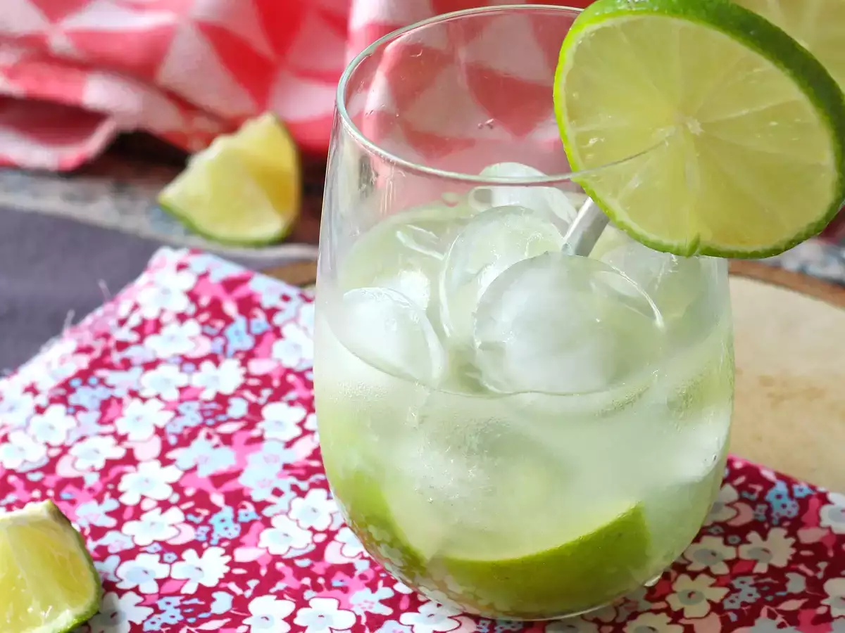 Citroen Caipirinha: het gemakkelijk te maken Braziliaanse drankje zonder cocktailshaker - foto 4