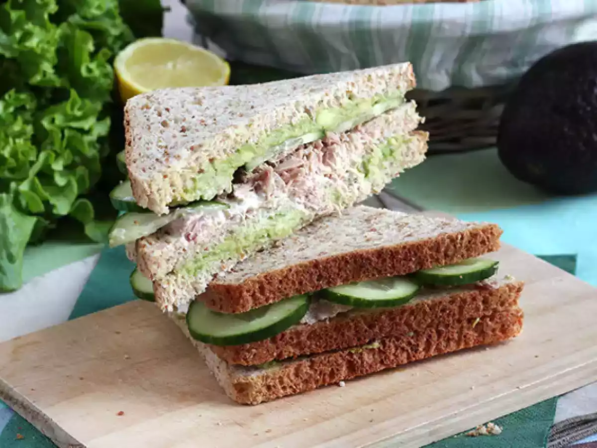 Club sandwich met tonijn en avocado