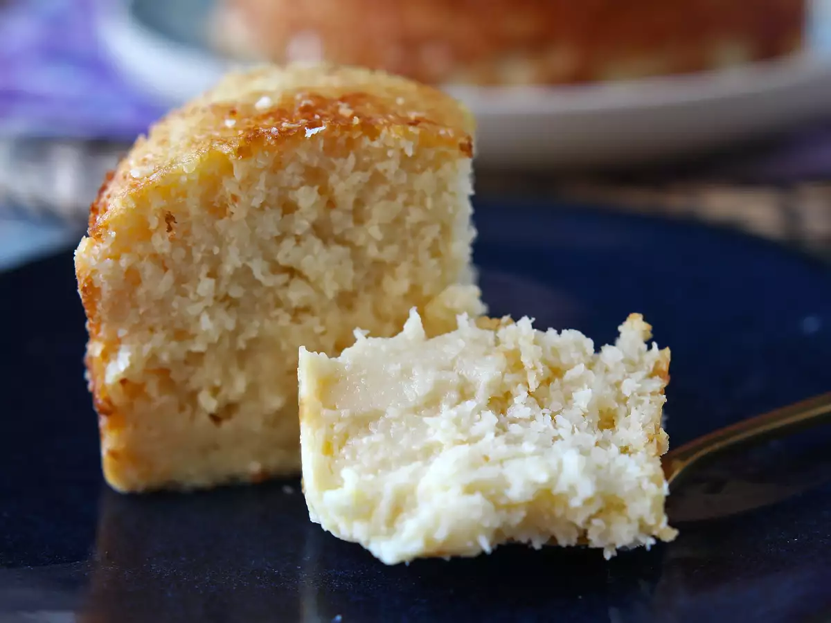 Cocos-flan met gecondenseerde melk: eenvoudig en smeltend in de mond