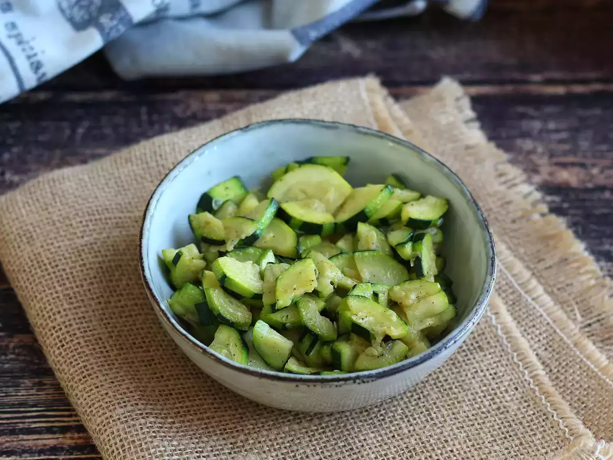 Courgettes bakken in de pan