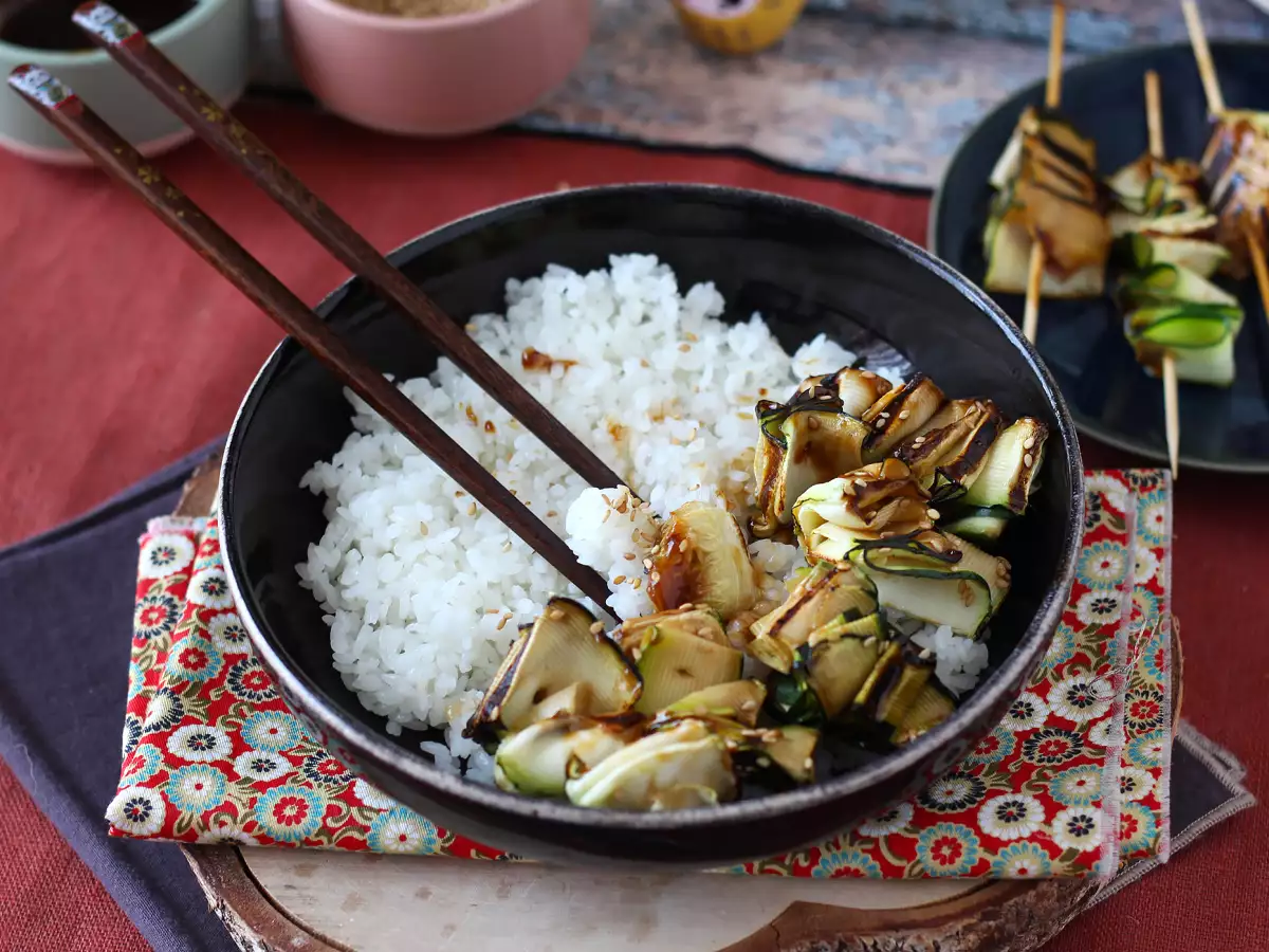 Courgettespiesjes met een heerlijke, pittige Aziatische saus - foto 3