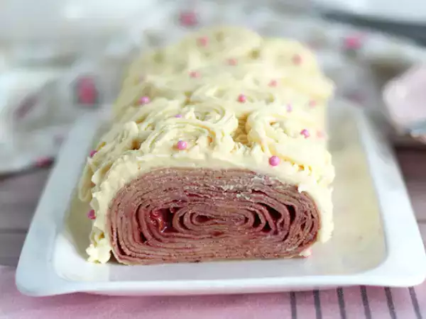 Recept Crêpe-kerststronk met frambozen en witte chocolade