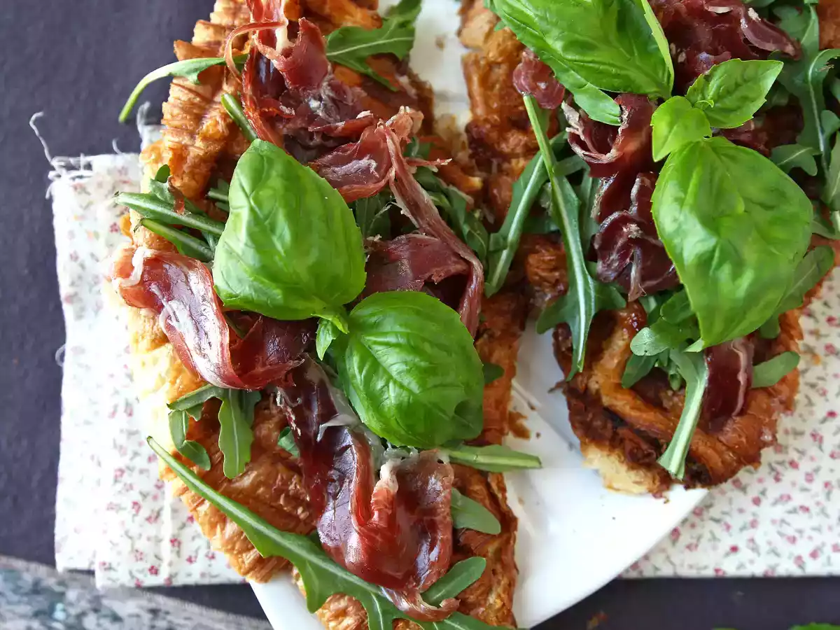 Croffle, de wafelvormige croissant met vijgenjam, geitenkaas en Iberische gerookte ham - foto 2