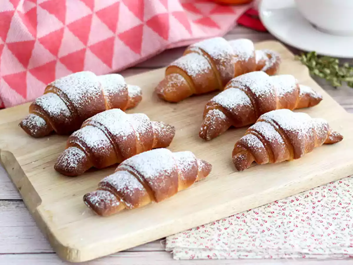 Croissants met gecondenseerde melk