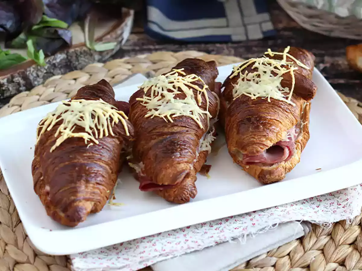 Croissants met ham en kaas