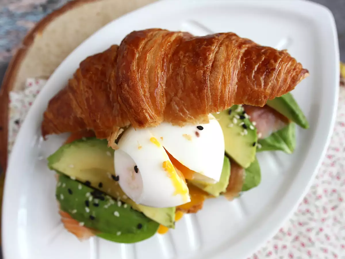 Croissantsandwich voor de brunch - foto 4