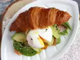 Croissantsandwich voor de brunch, foto 3