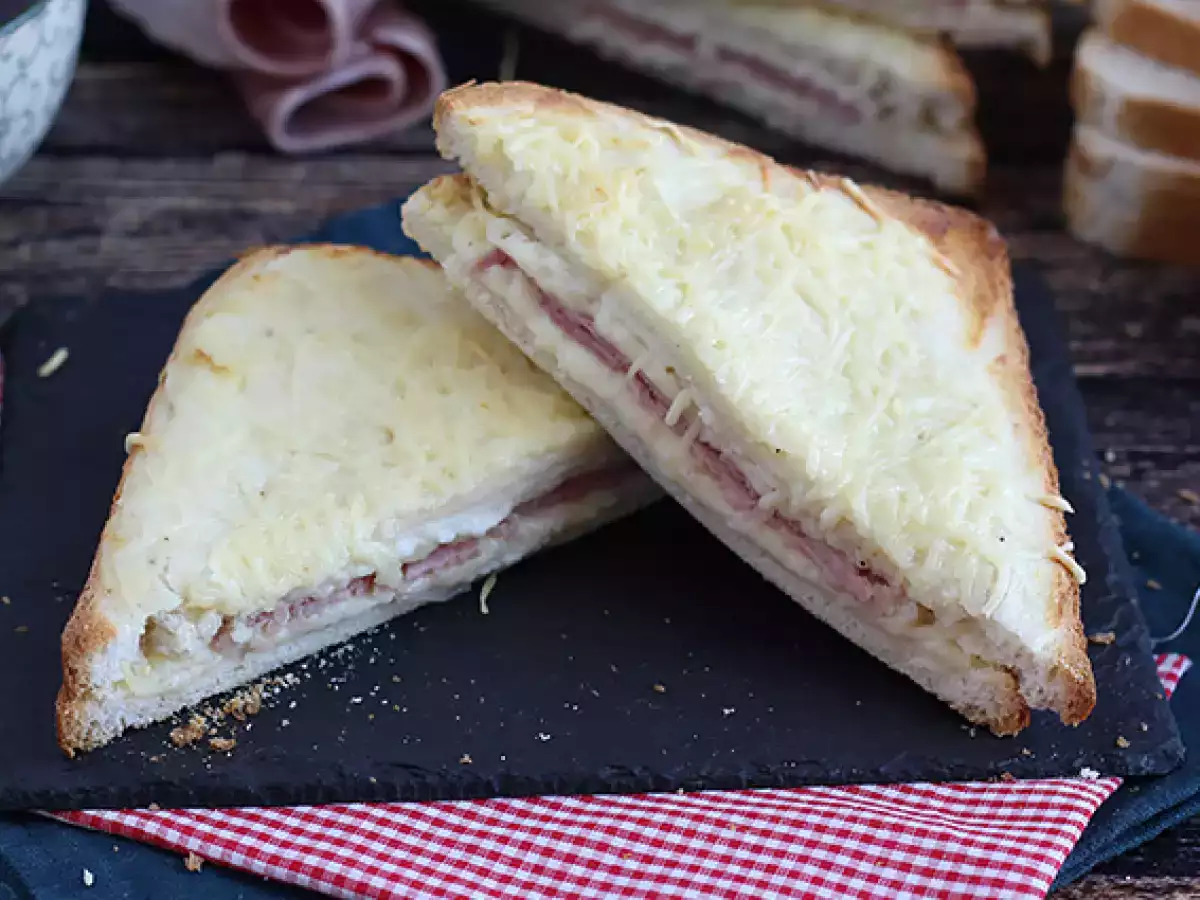 Croque-monsieur met béchamelsaus