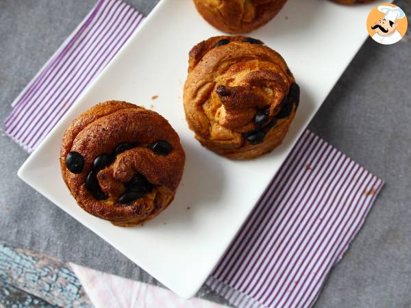 Cruffins, de combinatie van een croissant en een muffin, met custard en chocolade - foto 7