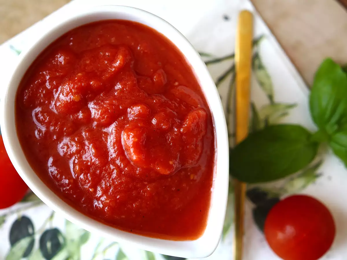 Een rauwe tomatensaus met een volle smaak, ideaal als topping op een pizza of een pinsa. - foto 5