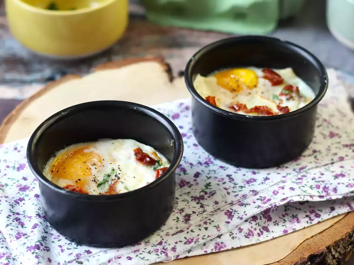 Eieren in cocotte met geitenkaas en zongedroogde tomaten uit de Airfryer - foto 3