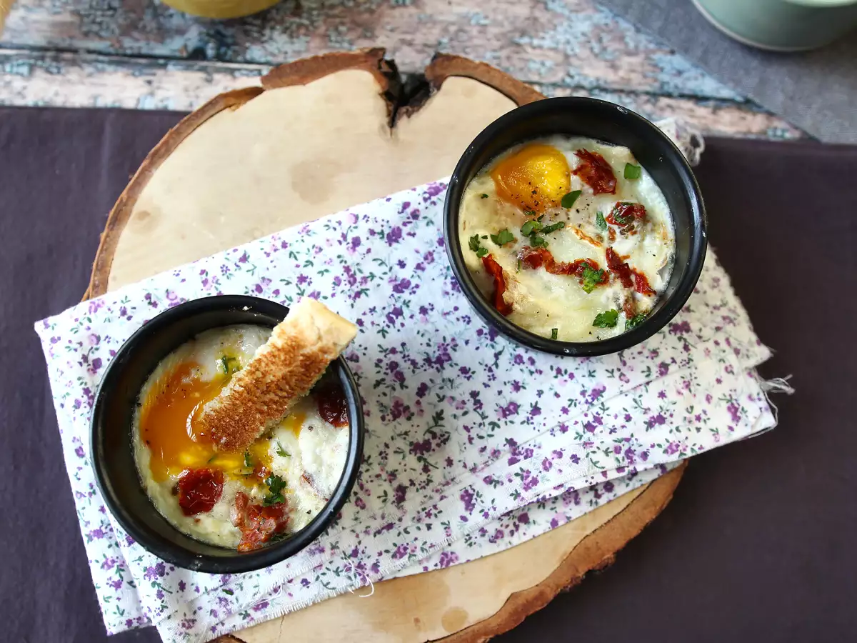 Eieren in cocotte met geitenkaas en zongedroogde tomaten uit de Airfryer - foto 5