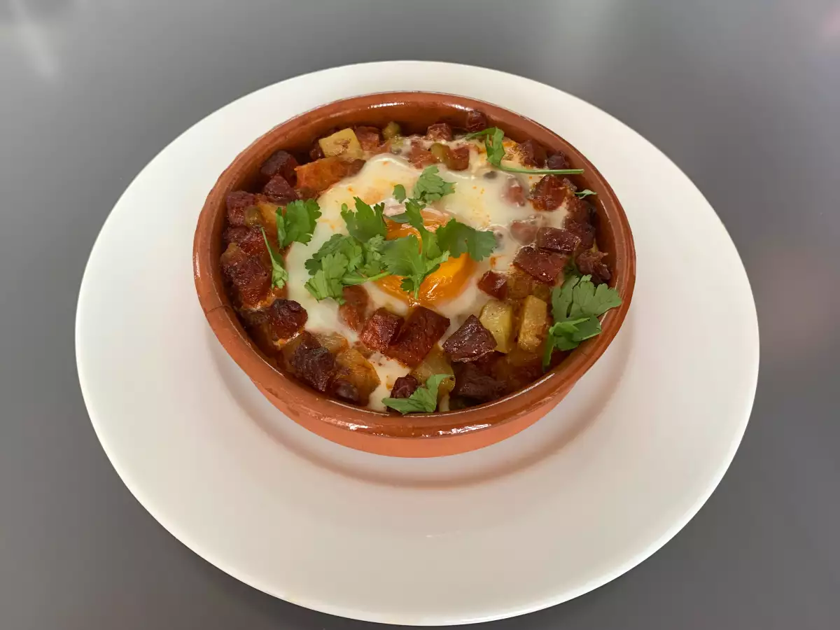 Eieren op z'n flamenca met aardappelen en chorizo - foto 2