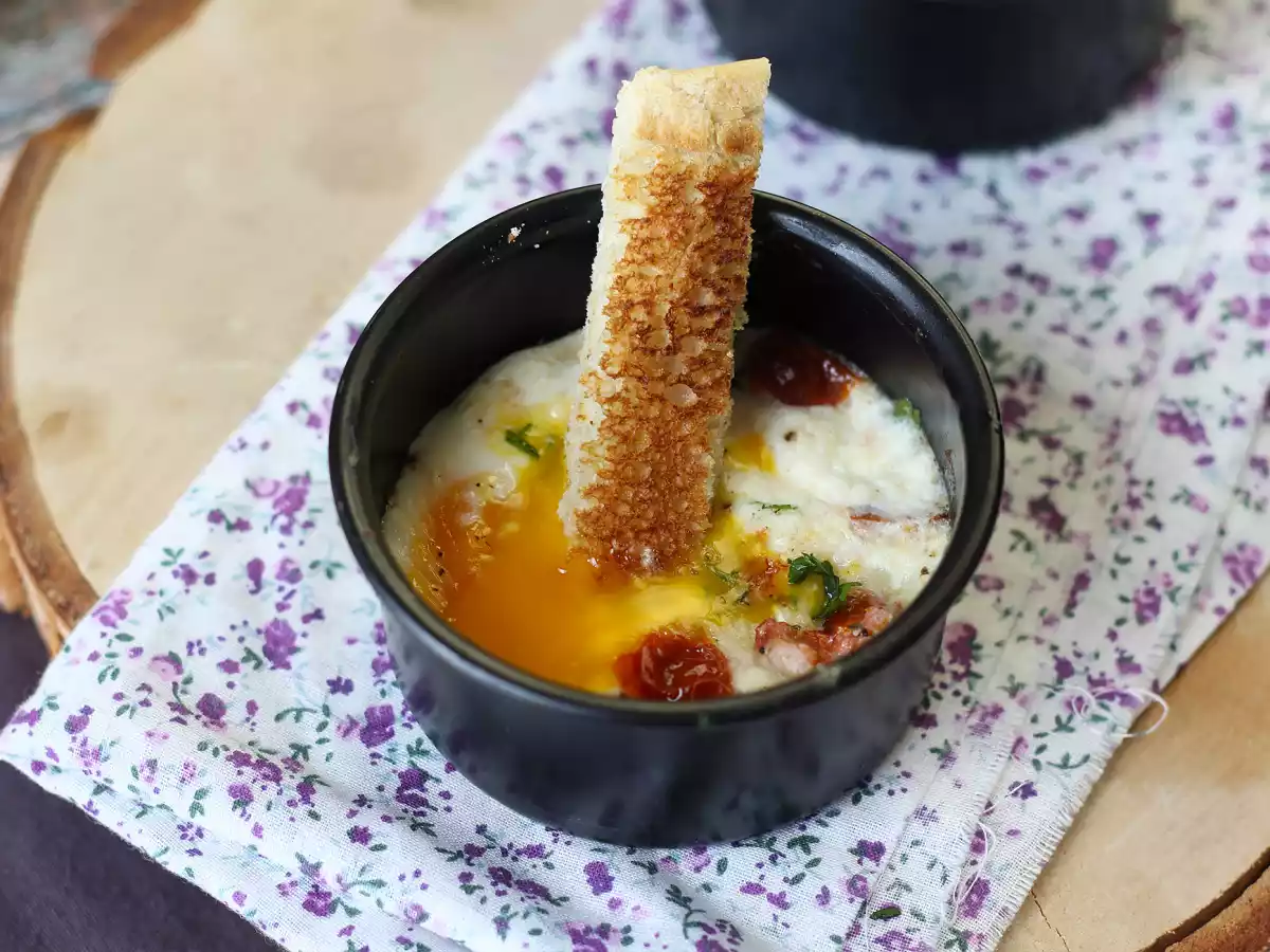Eierschotel met geitenkaas en zongedroogde tomaten uit de Air Fryer!