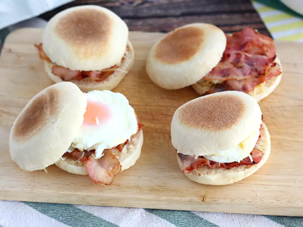 Engelse muffins met ei en bacon - foto 2