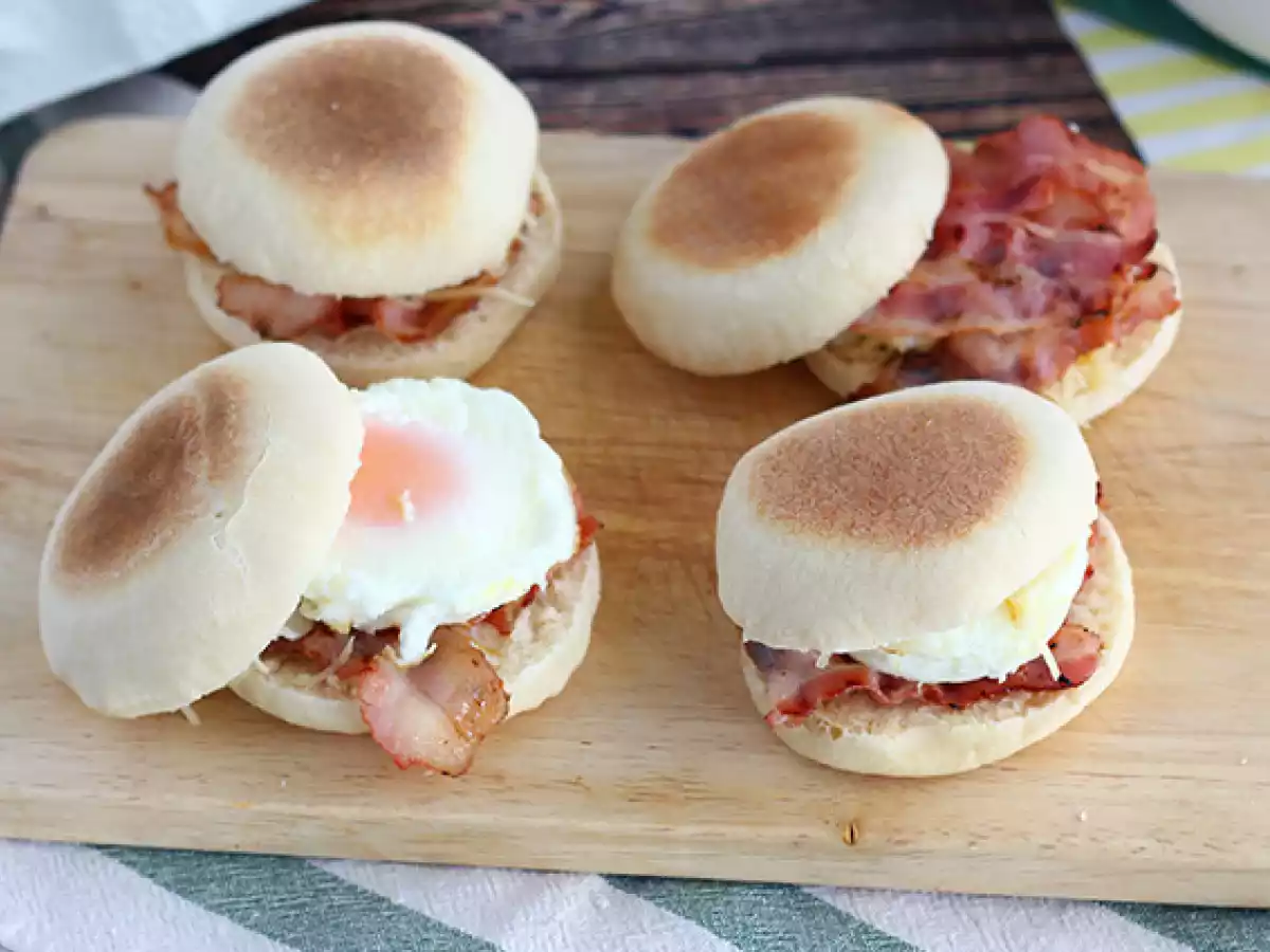 Engelse muffins met ei en spek - foto 2