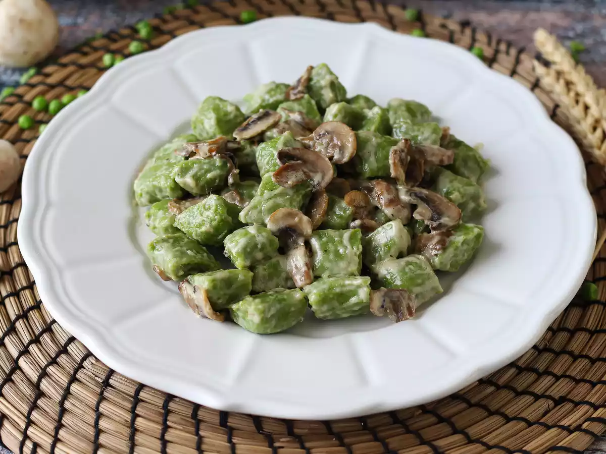 Erwtengnocchi met champignonsaus