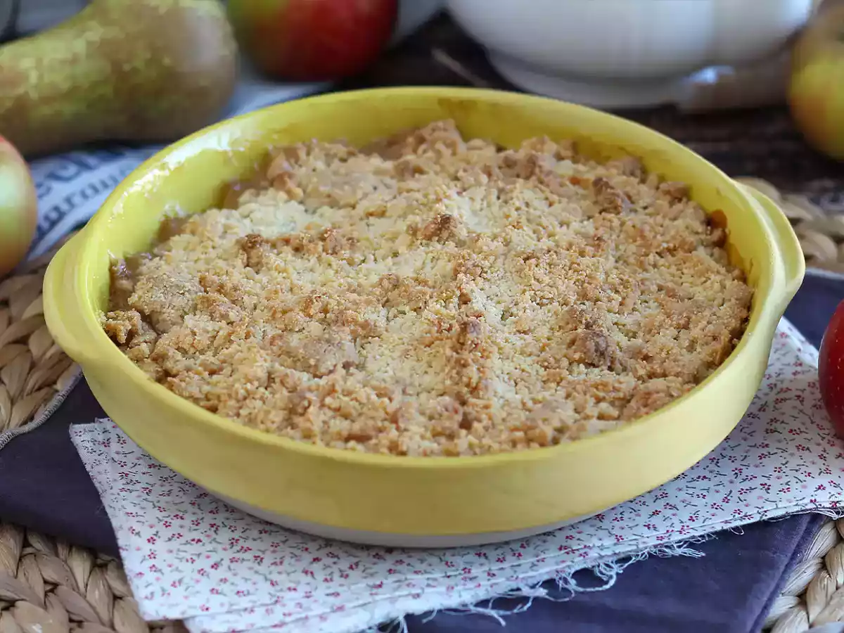 Extra knapperige en smeltende appel-peer crumble