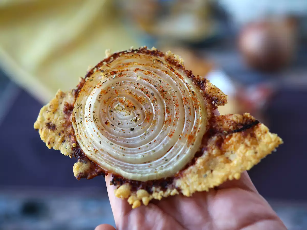 Extra knapperige zelfgemaakte chips met ui en Parmezaanse kaas - foto 5