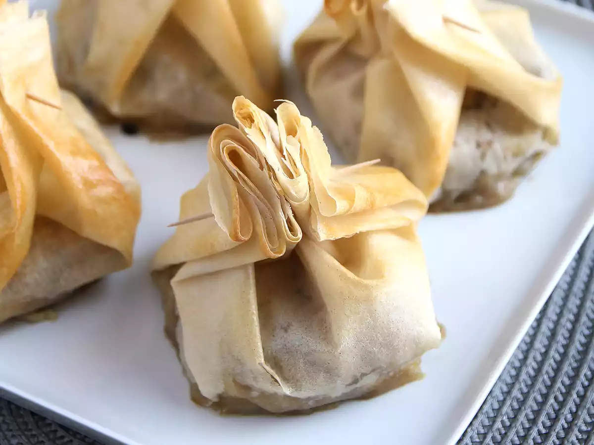 Extra krokante aumônières met champignons, brie en peren