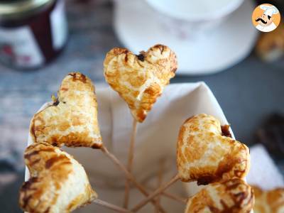 Extra krokante bladerdeeg hartjes met frambozen en chocolade taart pops - foto 3