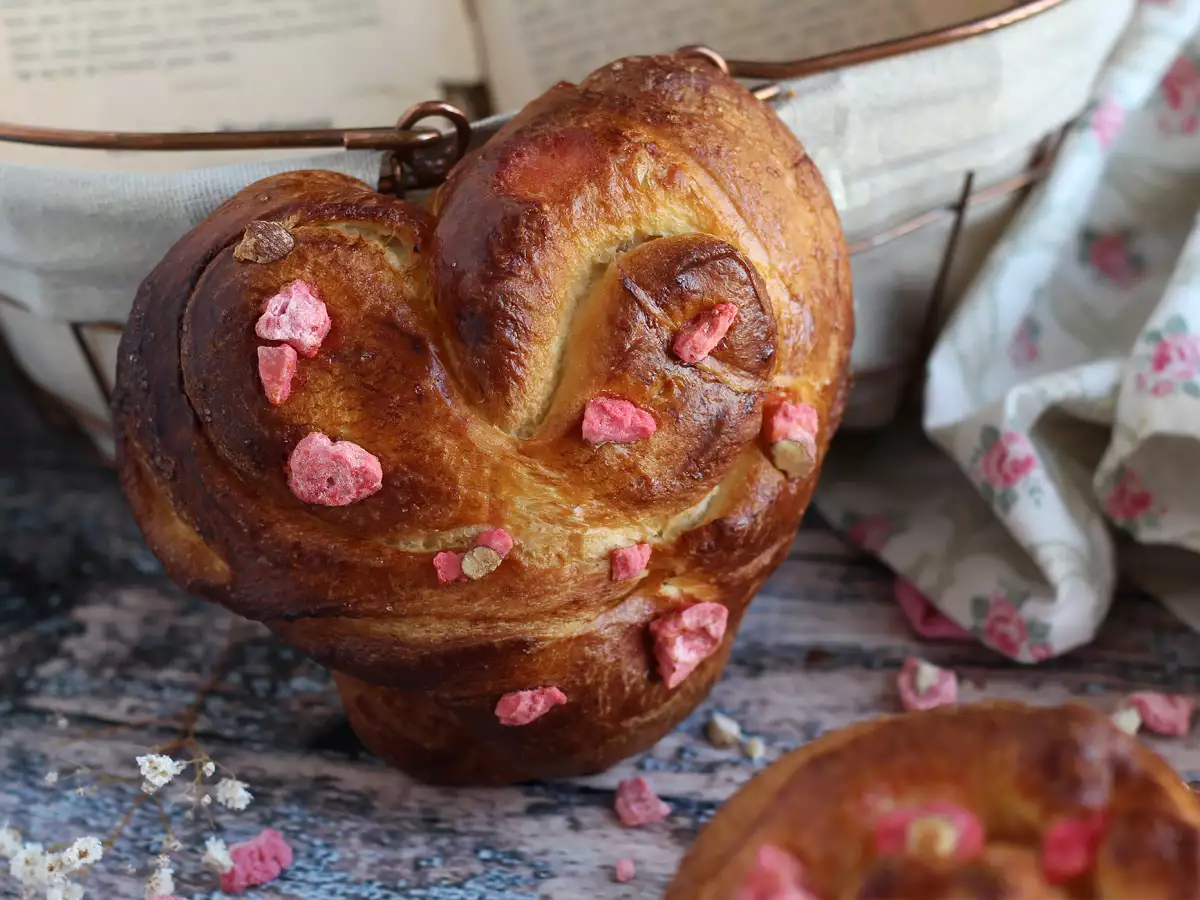 Extra zachte hartvormige briochebroodjes voor Valentijnsdag - foto 6