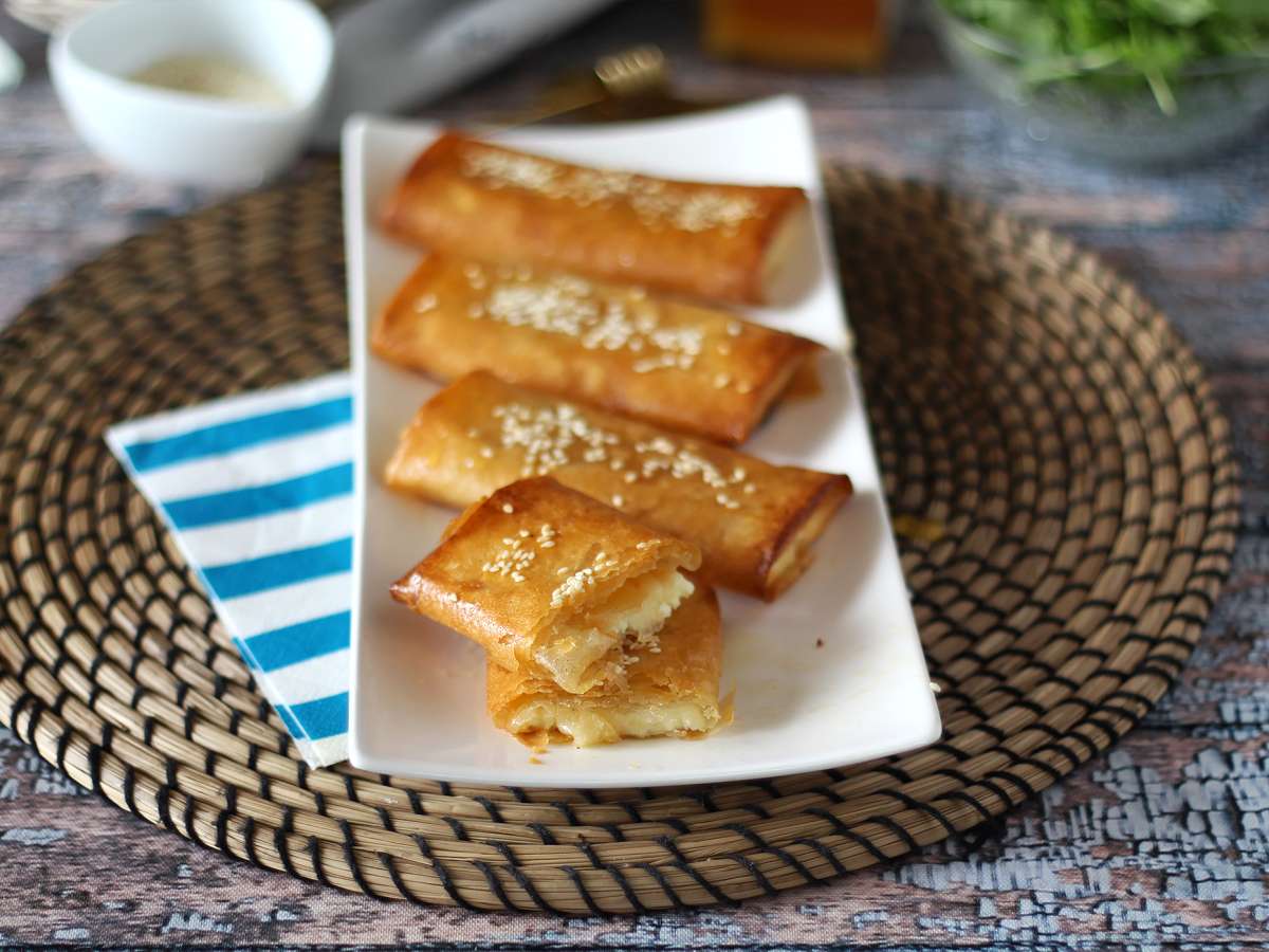 Feta saganaki: het Griekse recept voor krokante feta met honing