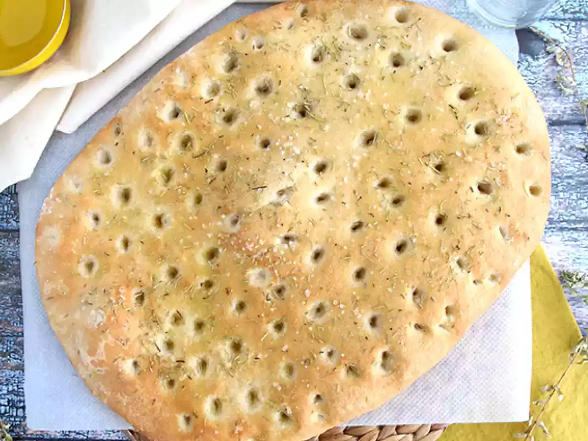 Focaccia, Italiaans brood met rozemarijn - foto 3