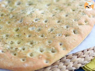 Focaccia, Italiaans brood met rozemarijn - foto 2