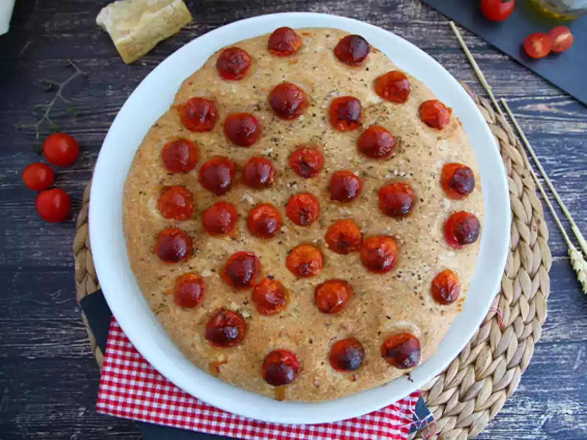 Focaccia met kerstomaatjes - foto 5