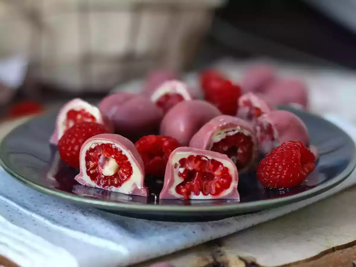 Frambozen-, witte chocolade- en robijnchocoladehapjes in Franui-stijl
