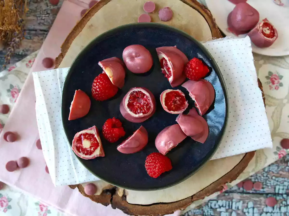 Frambozen-, witte chocolade- en robijnchocoladehapjes in Franui-stijl - foto 2