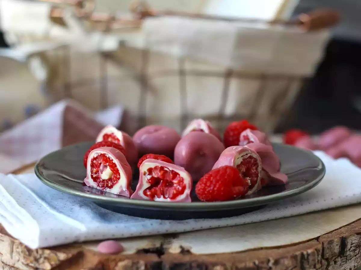 Frambozen-, witte chocolade- en robijnchocoladehapjes in Franui-stijl - foto 3