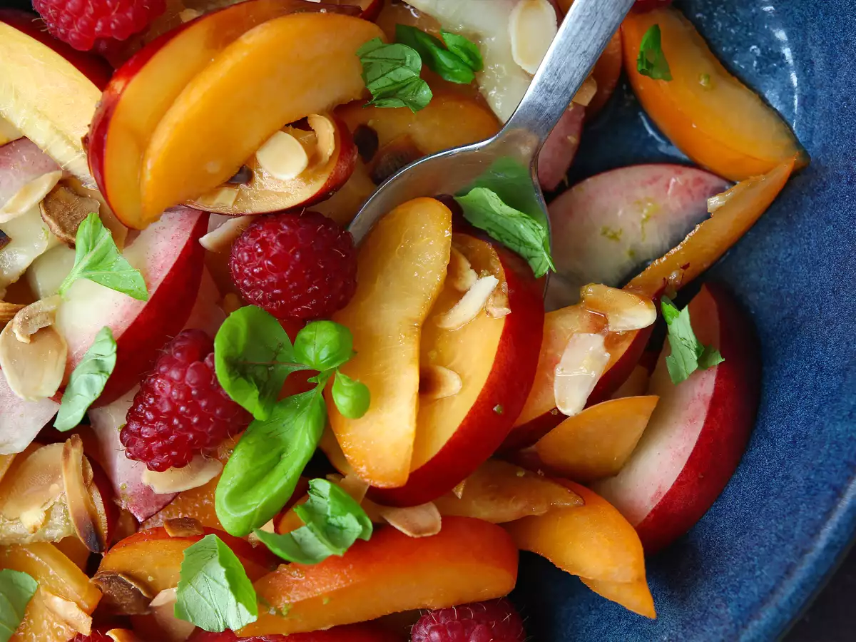 Fruitsalade met perzik, abrikoos en framboos: heerlijk! - foto 3