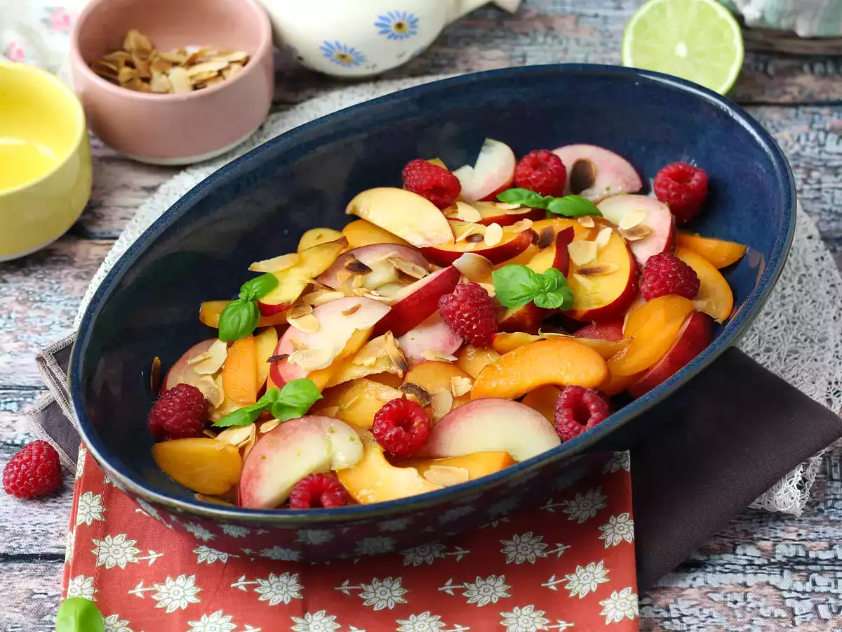 Fruitsalade met perzik, abrikoos en framboos: heerlijk! - foto 4