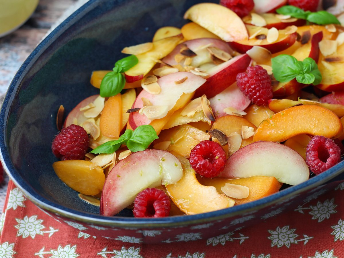 Fruitsalade: perzik, abrikoos, framboos en meer!