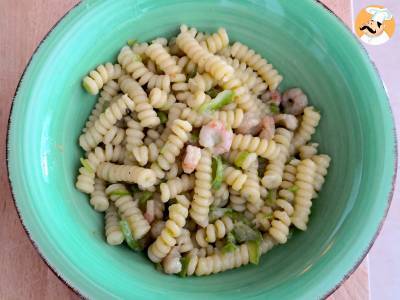 Fusilli met courgettes, garnalen en gember