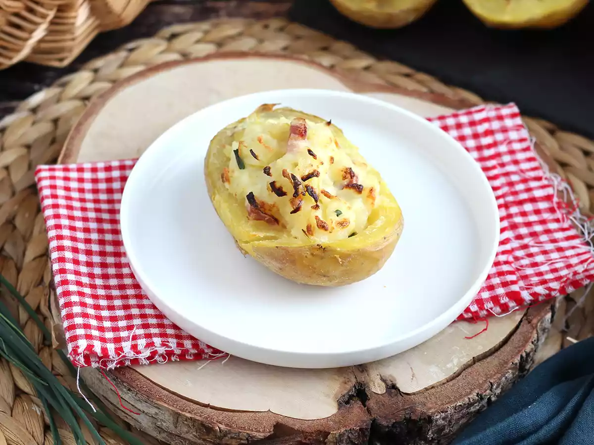 Gebakken aardappelen gevuld met spek en kaas - foto 6