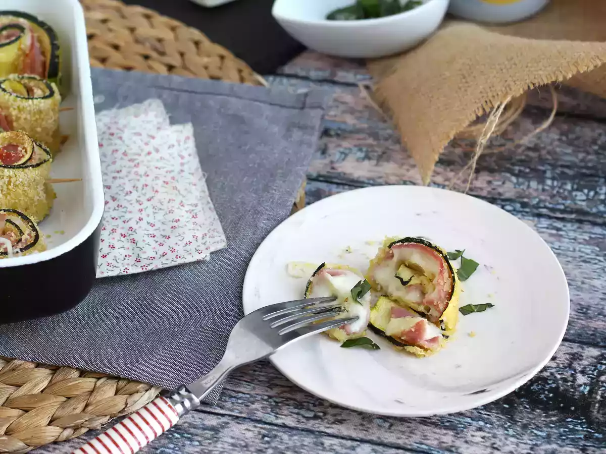 Gebakken courgetterolletjes met ham en scamorza kaas - foto 4
