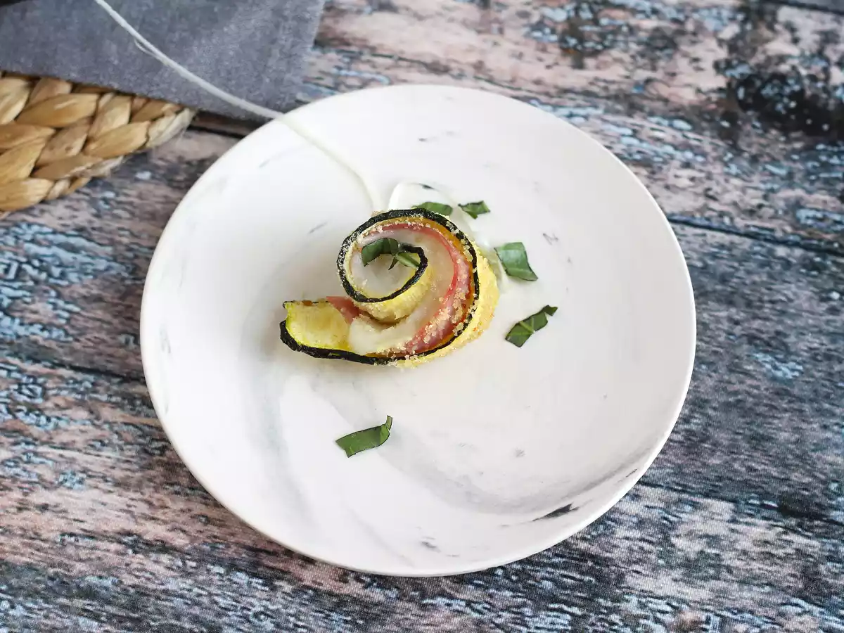 Gebakken courgetterolletjes met ham en scamorza kaas - foto 5