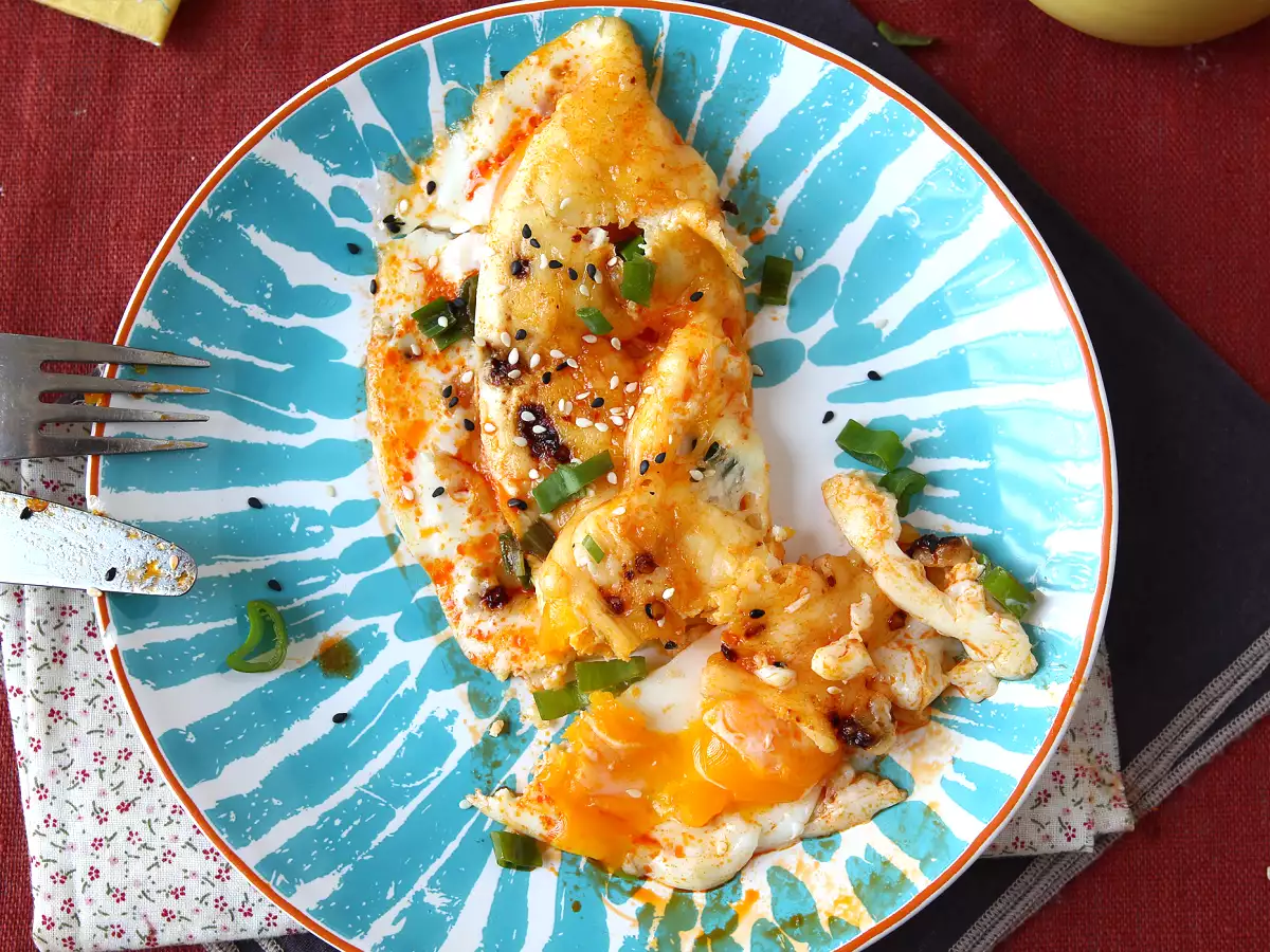 Gebakken eieren met honing en mozzarella, het zoete, zoute en pittige express-ontbijt! - foto 2