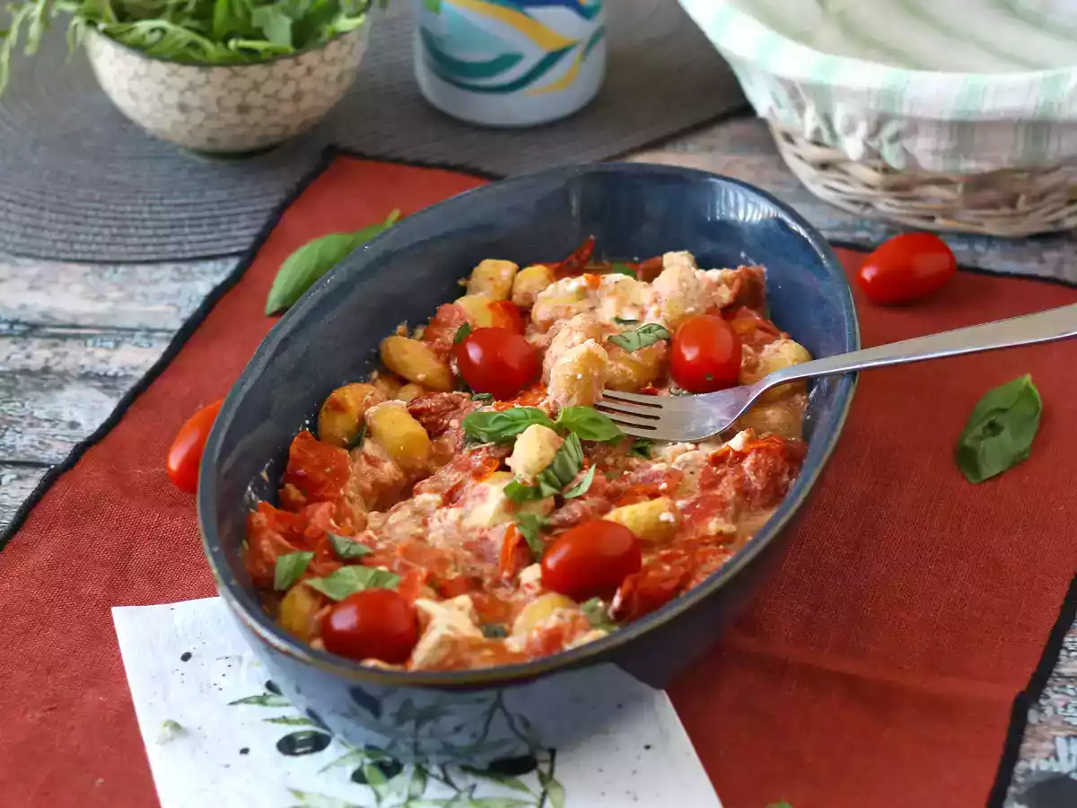 Gebakken feta gnocchi met Airfryer, een supersnel gerecht met kerstomaatjes en feta! - foto 4