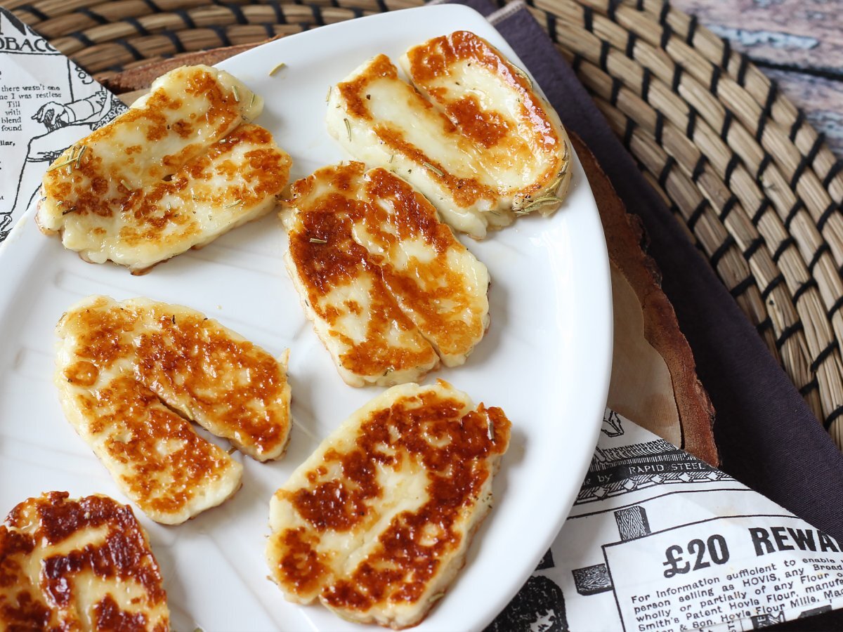 Gebakken halloumi zoetzuur met honing en rozemarijn - foto 4