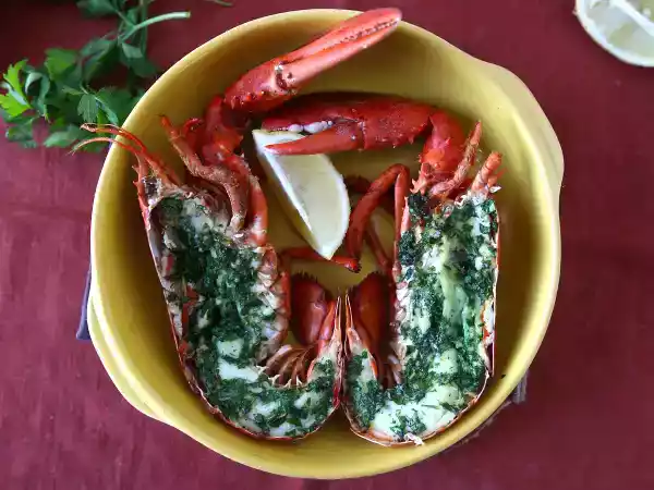 Recept Gebakken kreeft met peterselie en citroen: eenvoud en verfijning aan tafel.