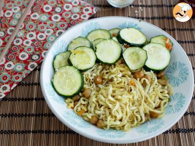 Gebakken noedels met geroosterde kikkererwten en courgette - foto 2