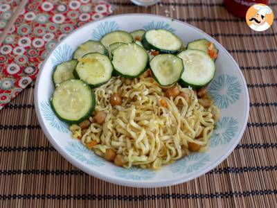 Gebakken noedels met geroosterde kikkererwten en courgette - foto 3