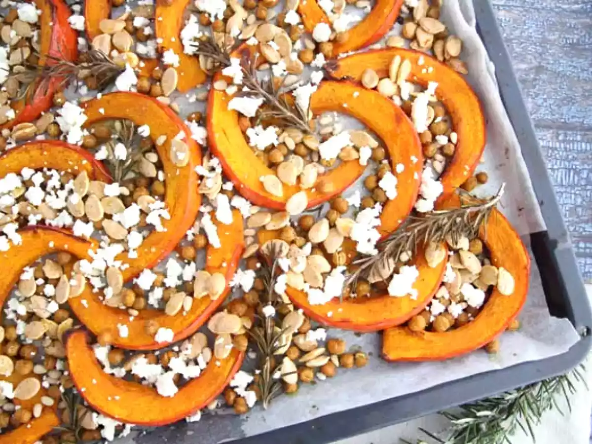 Gebakken pompoen en kikkererwten met rozemarijn en feta - foto 2