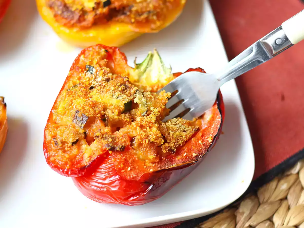 Gebakken vegetarische gevulde paprika's: het makkelijke en lekkere recept met groenten en mozzarella kaas - foto 2